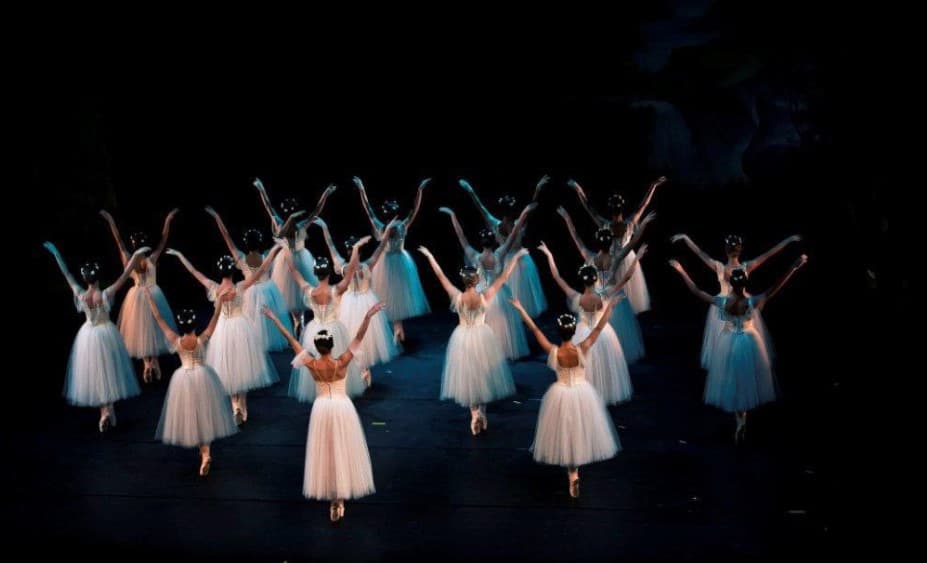 Saint Petersburg ballet brings Nutcracker performance to Bucharest