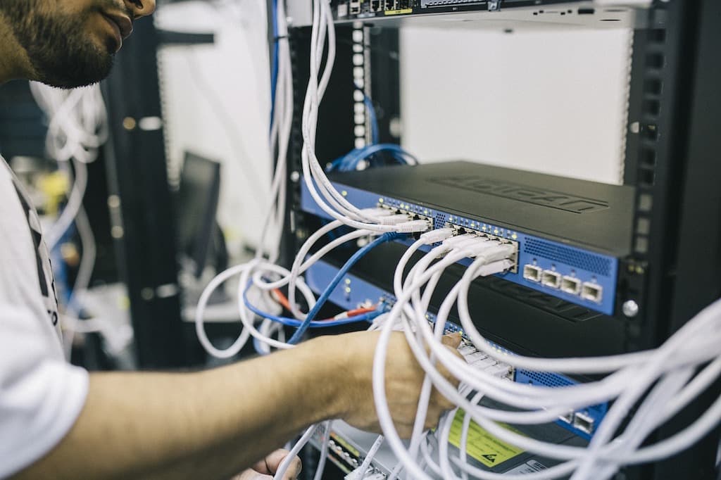 Romanian telecom operators say new fees mulled by Govt. are unrealistic