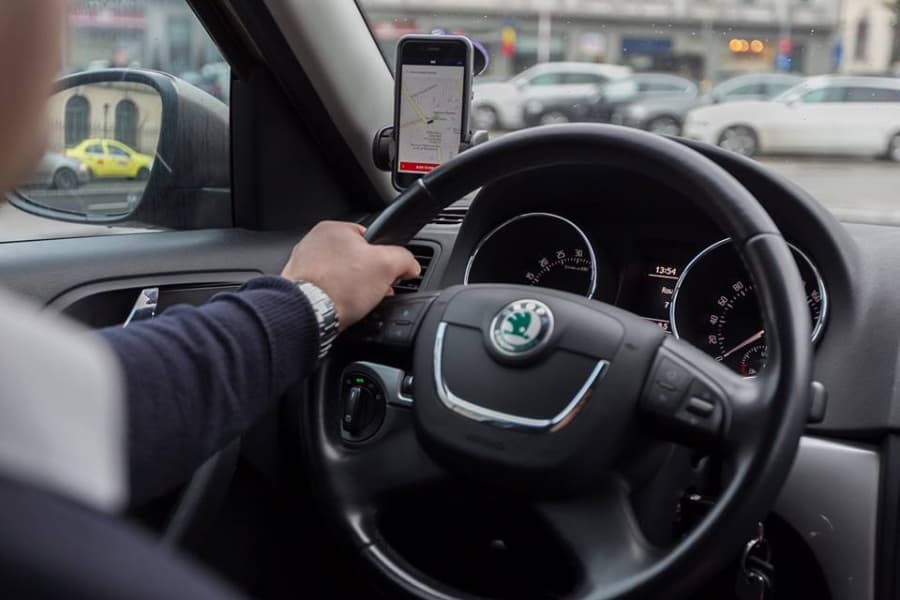 Uber and Taxify protest Romanian Govt.'s intention to ban them