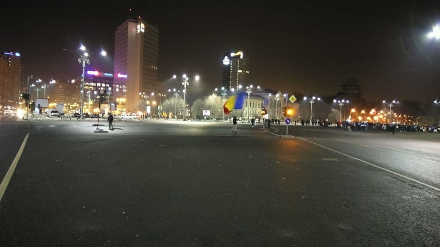 Romanian protesters clean up downtown capital after massive rally