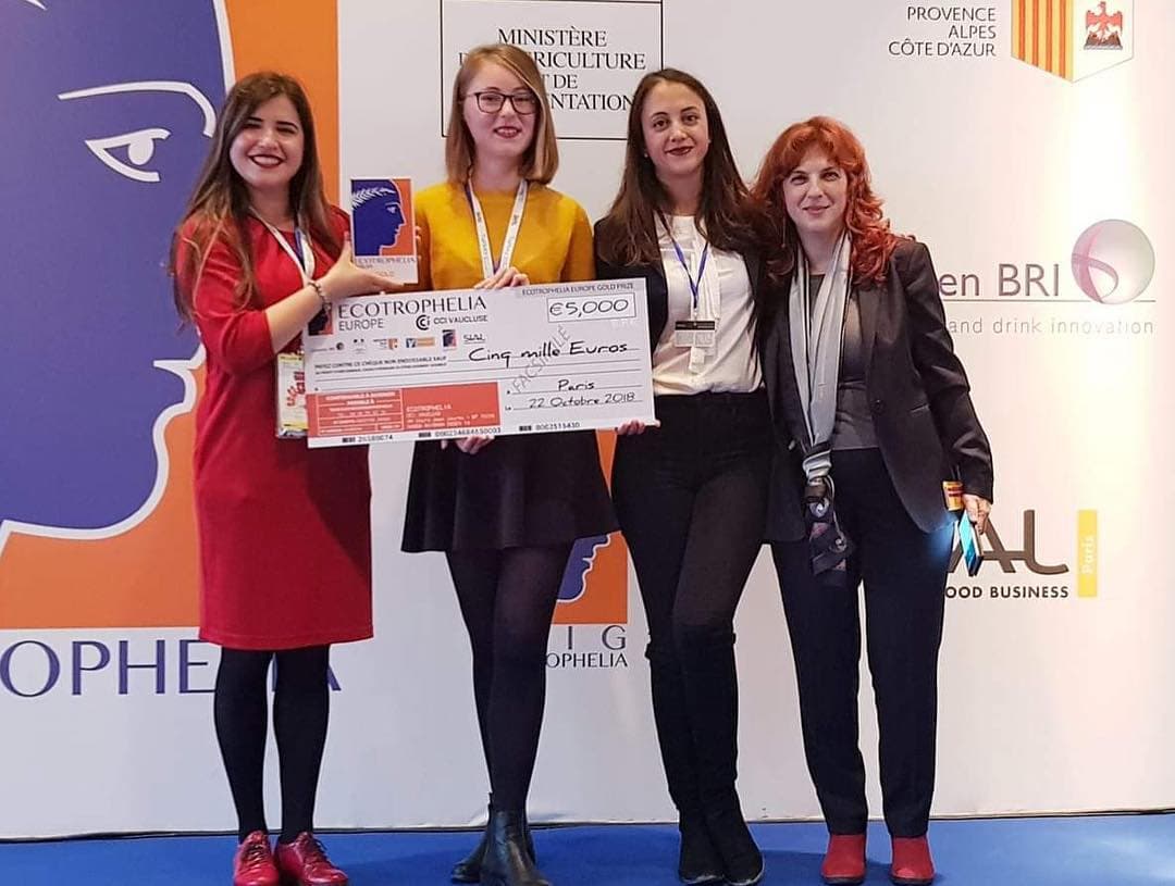 Romanian students win top award at food innovation competition in France