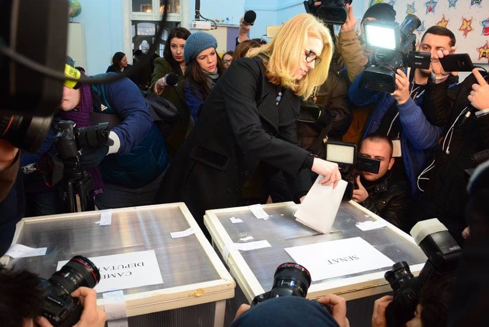 Head of Romania's liberal party resigns after disastrous result in elections