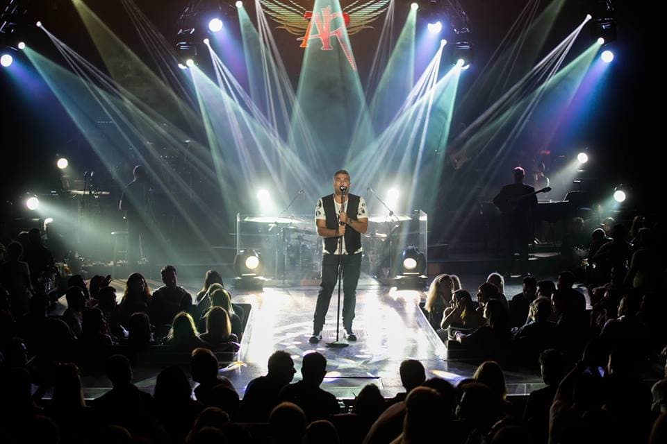 Greek singer Antonis Remos to perform in Romania this fall