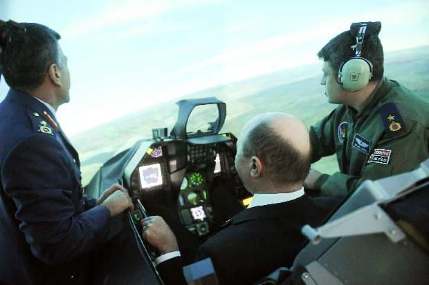 Romanian president handles F-16 plane in flight simulator during Turkish visit