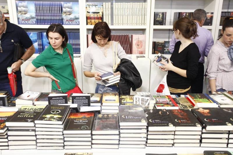 World Book Day celebrated with free books and flowers downtown Bucharest in April