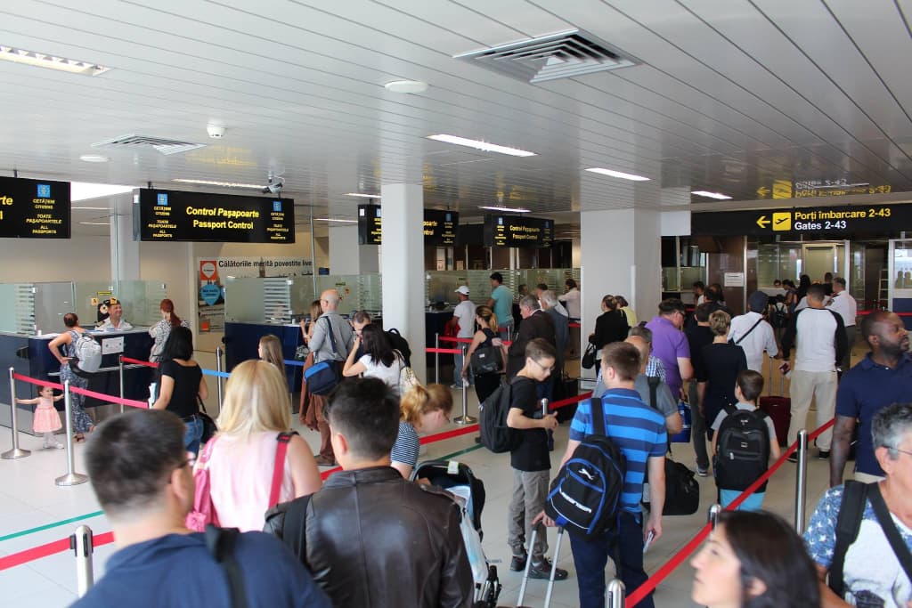 How early to arrive at Bucharest airport during summer traffic