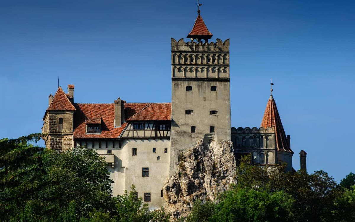 French theater company performs at Romania's Bran Castle