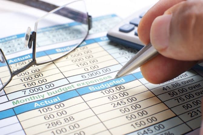 Romania might have to increase taxes or cut expenses to meet budget deficit target in 2015
