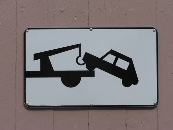 Car towing re-starts in Bucharest district