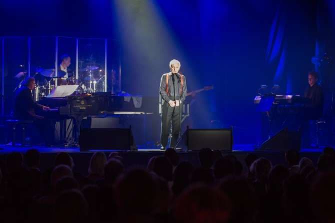 French legend Charles Aznavour will have his first concert in Romania next year