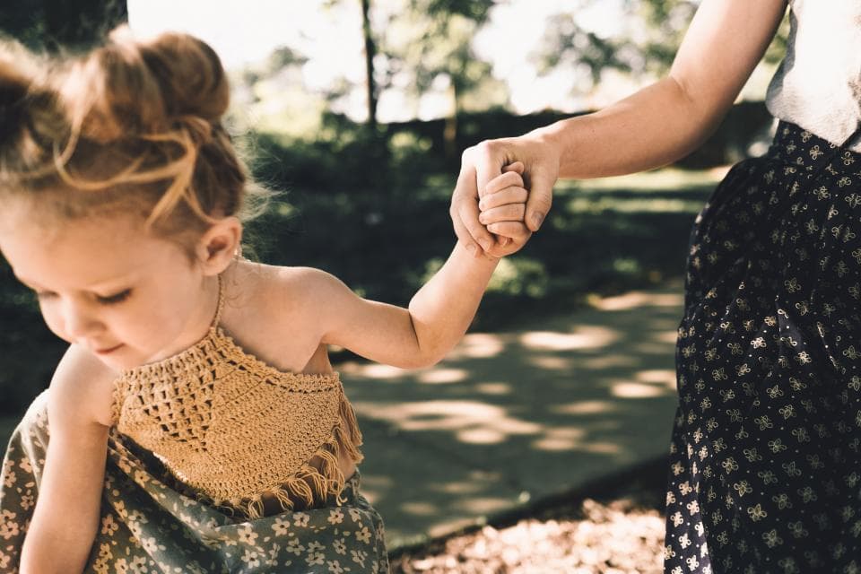 Romanian babysitter contracts to include a work plan
