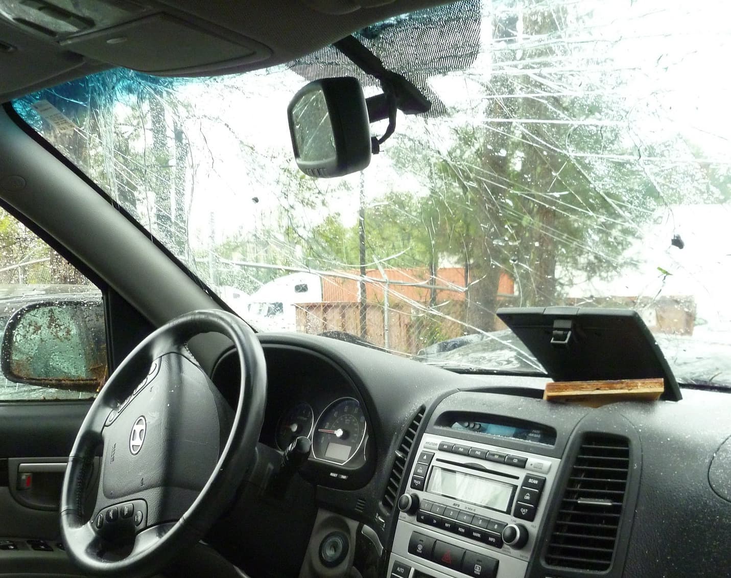 Cars with cracked windshield won’t pass the technical inspection in Romania anymore