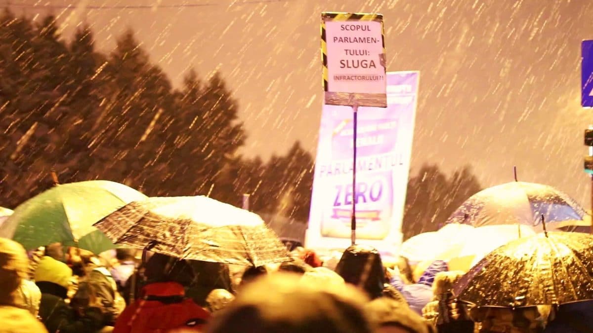 Thousands protest against new justice laws in Romania