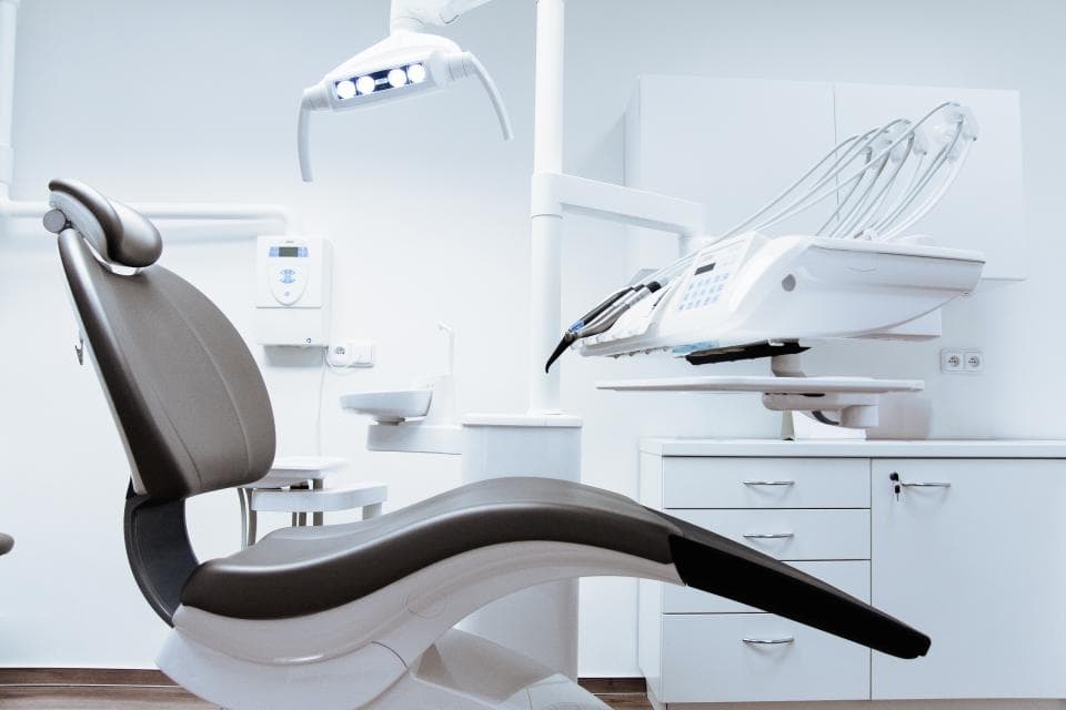 Some 40% of Romanians never visited a dentist