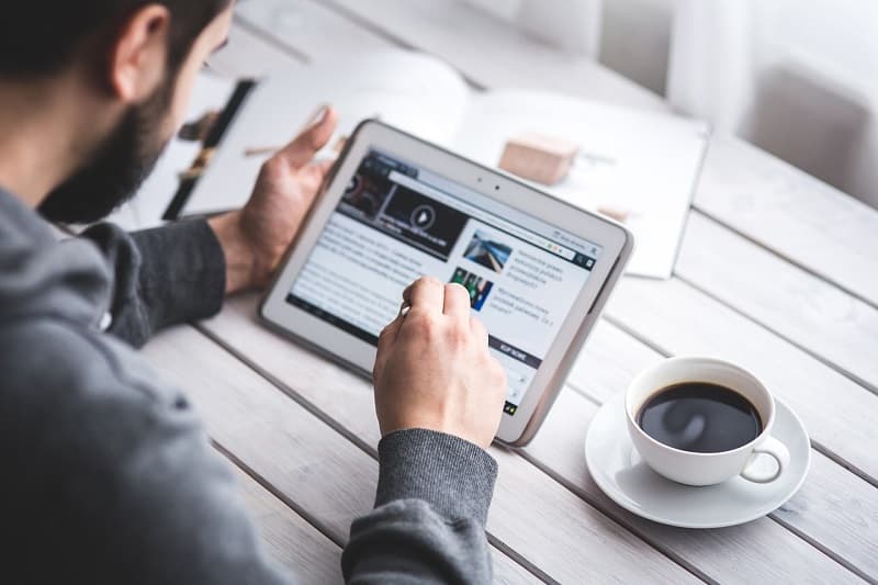 Only 2 in 5 companies in Romania provide portable devices to staff, well below EU average
