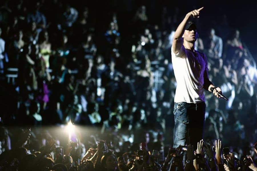 Enrique Iglesias to sing for his fans in Romania this spring