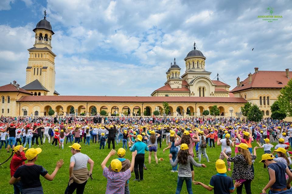 Largest flash mob performed by children in Romania, organized in Alba Iulia citadel
