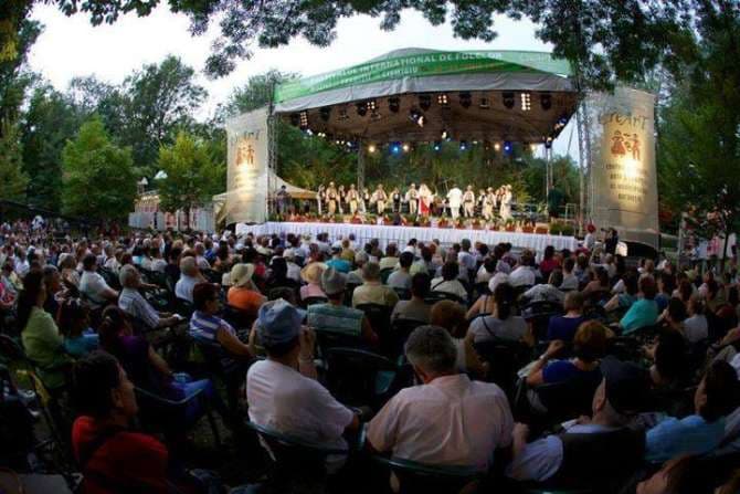 Bucharest park hosts Romania’s largest international folklore festival this weekend
