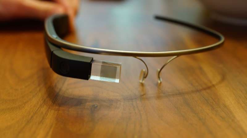 Google Glasses tested at local mobile and internet forum, Romanian minister gives them a try