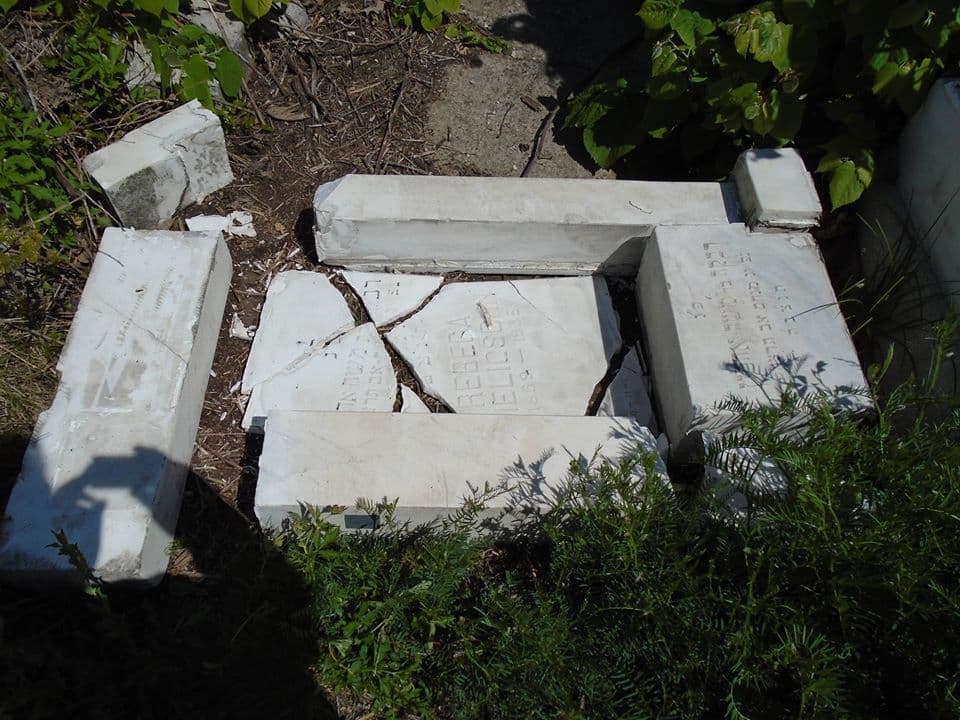 Teenagers vandalize ten tombstones in Bucharest Jewish Cemetery