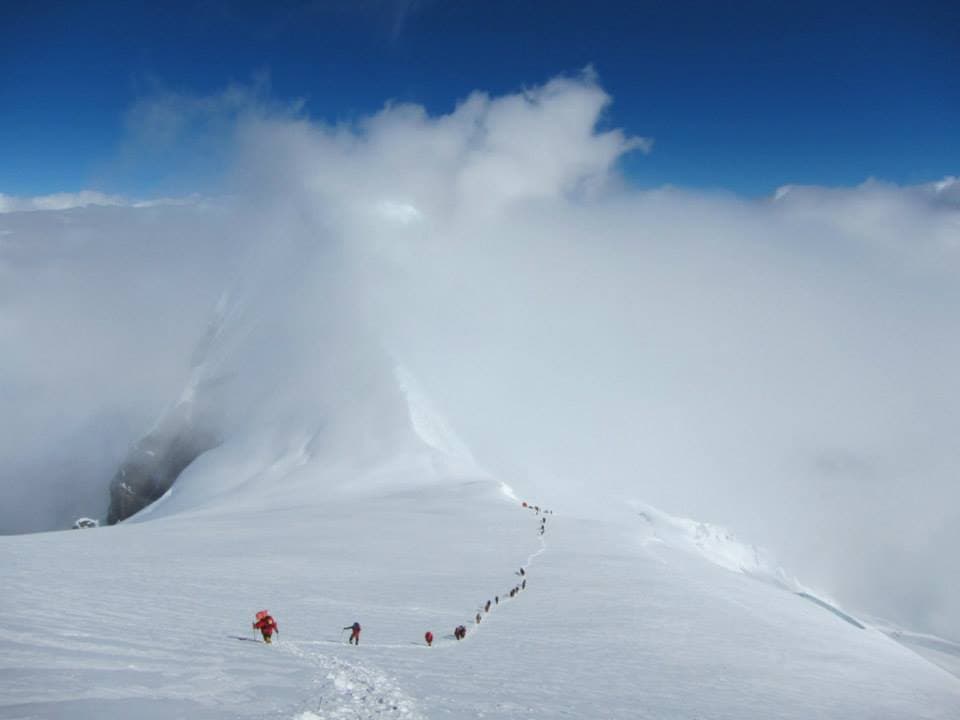 Another Romanian alpinist reaches Himalaya’s Manaslu Peak