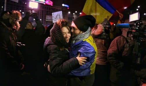 Love in the time of protests: Man asks girlfriend to marry him during anti-Govt. protest in Bucharest