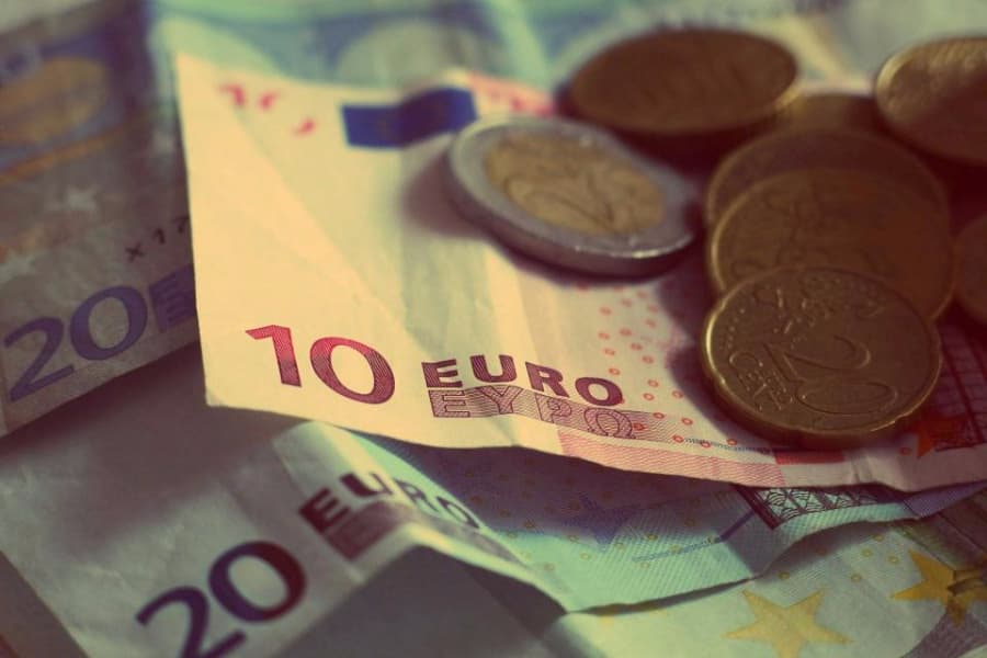 Employees in Romania, Bulgaria have lowest hourly compensations in EU
