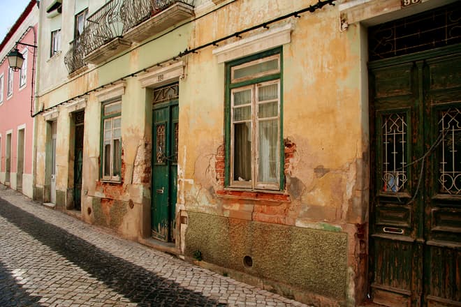 Bucharest City Hall wants higher fines for building owners who don’t renovate facades