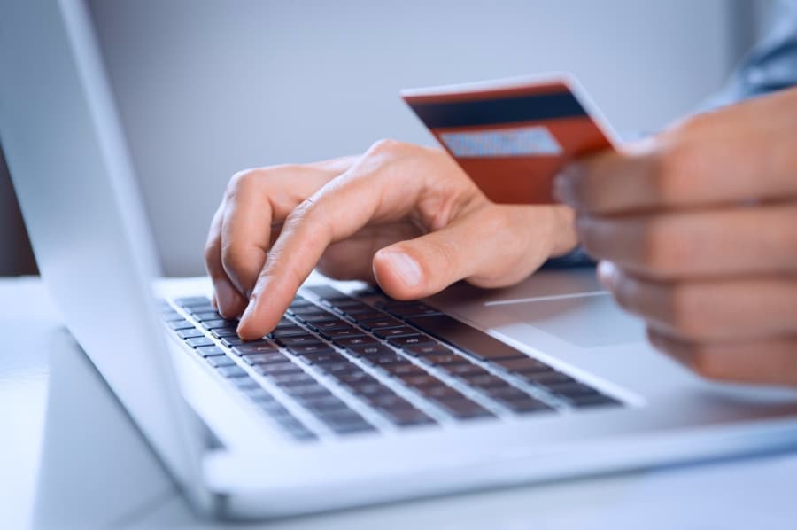 How many Romanians shop online?
