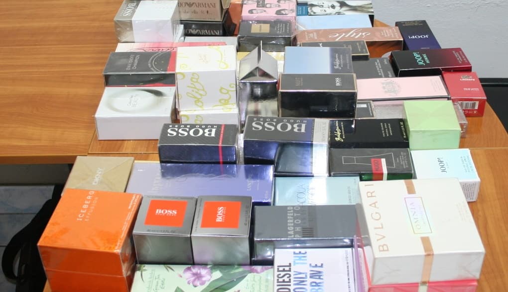 Romanian Police breaks crime ring who stole EUR 3.5 mln worth of perfumes in France