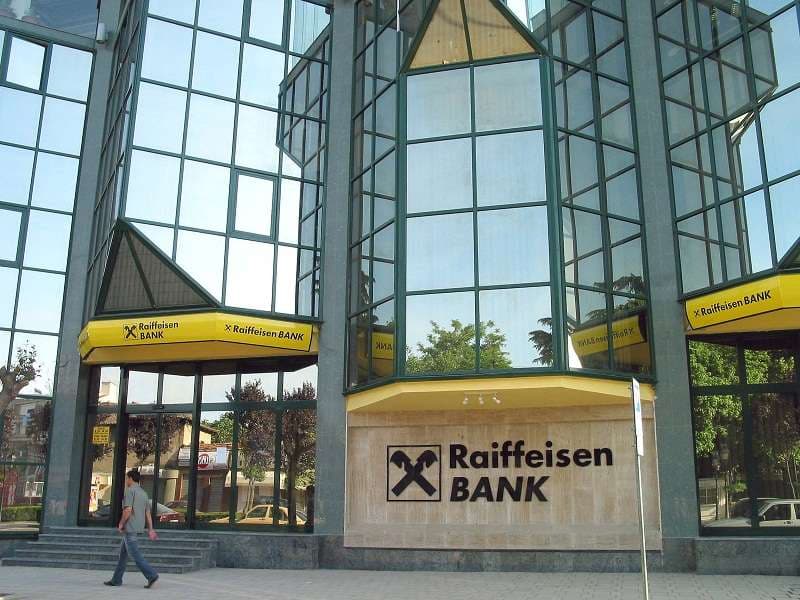 Raiffeisen expects stronger growth in Romania in second half of 2013, but EU funds essential