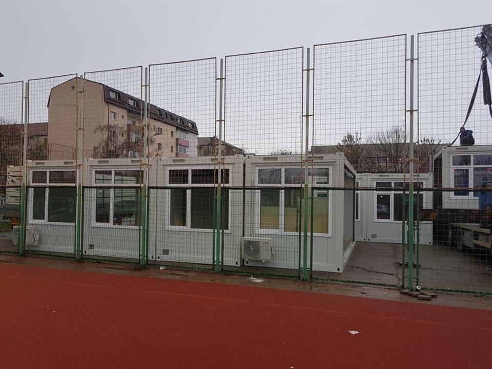 Shipping containers turned into classrooms at school in Timisoara