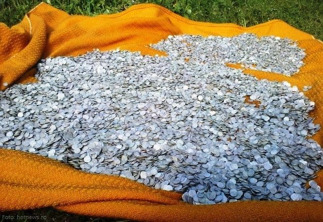Romanian who discovered largest silver treasury gets EUR 10,000 reward from Govt. before receiving almost half of treasure's value