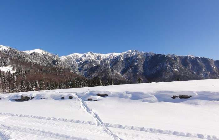 Heavy snow covers Romania's mountainous areas