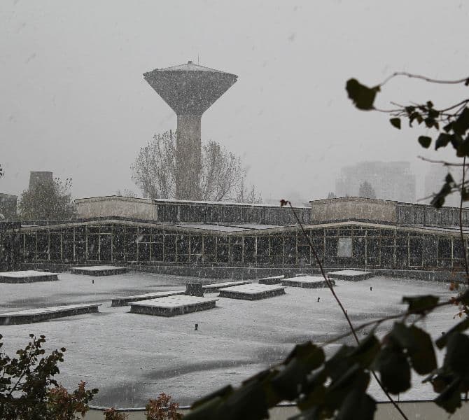 Winter slowly sets in: Romanian capital Bucharest sees first snow of the season