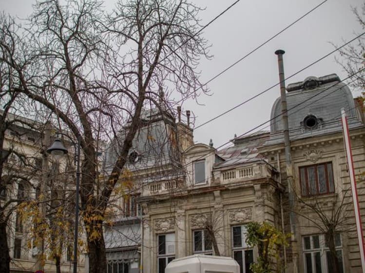Palace in downtown Bucharest put up for sale
