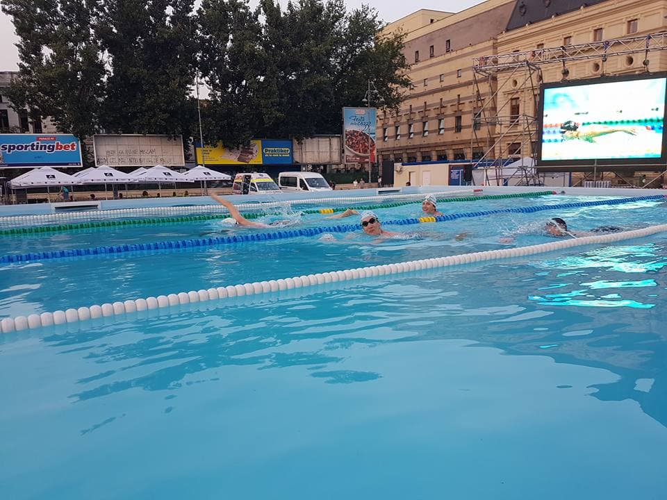 Swimming pool installed in downtown Bucharest