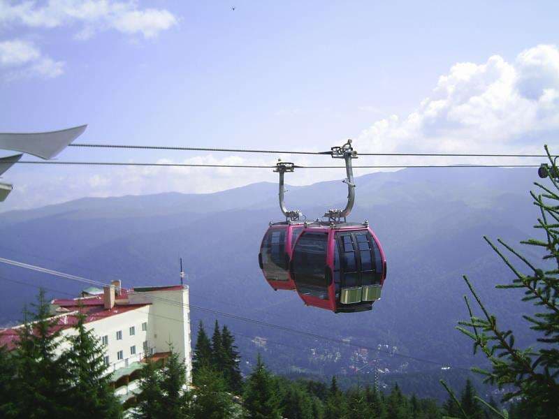 High-altitude dining: Tourists can have dinner inside gondola lifts in Romanian mountain resort