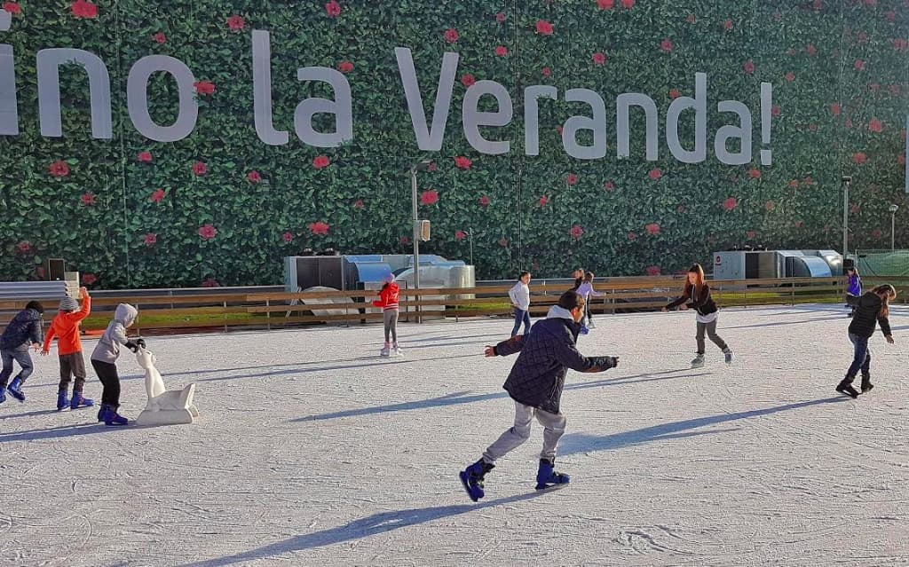 Bucharest’s newest mall opens outdoor ice skating rink