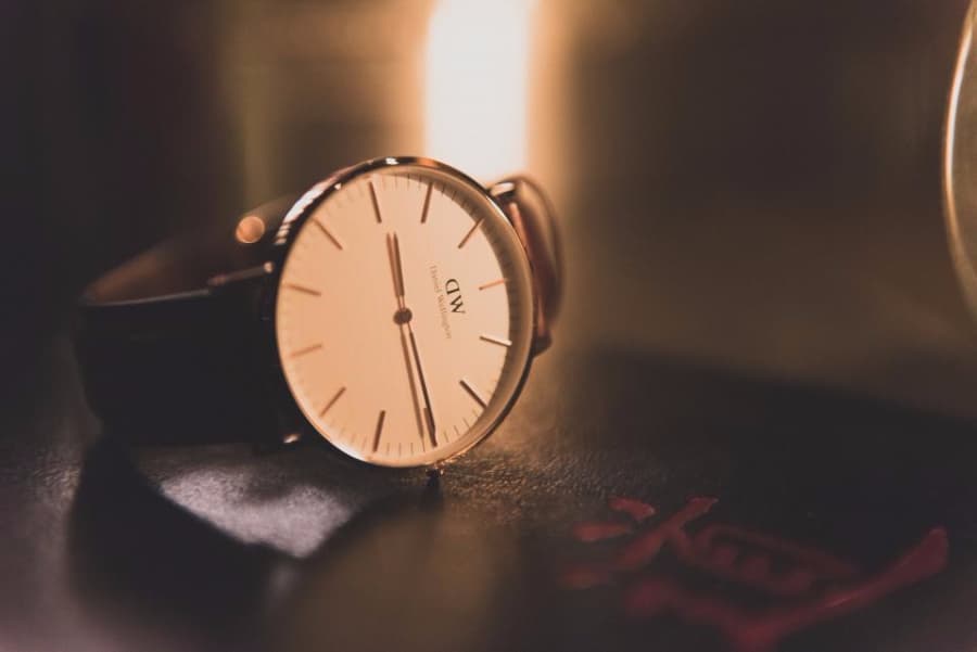 Romanians pay EUR 50 mln on luxury watches and jewels