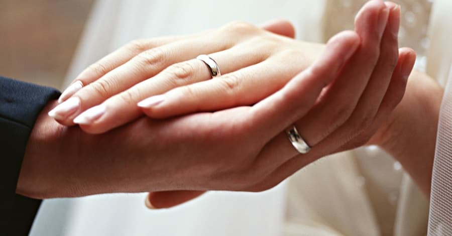Romanians love more: Marriages up, divorces down in 2016