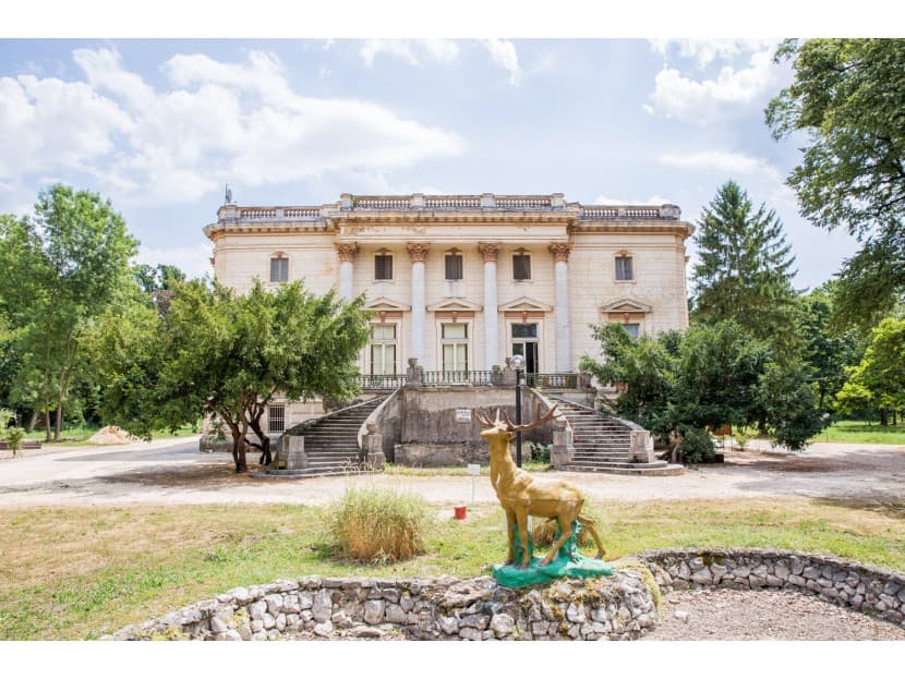 Mocioni-Teleki palace in western Romania up for sale
