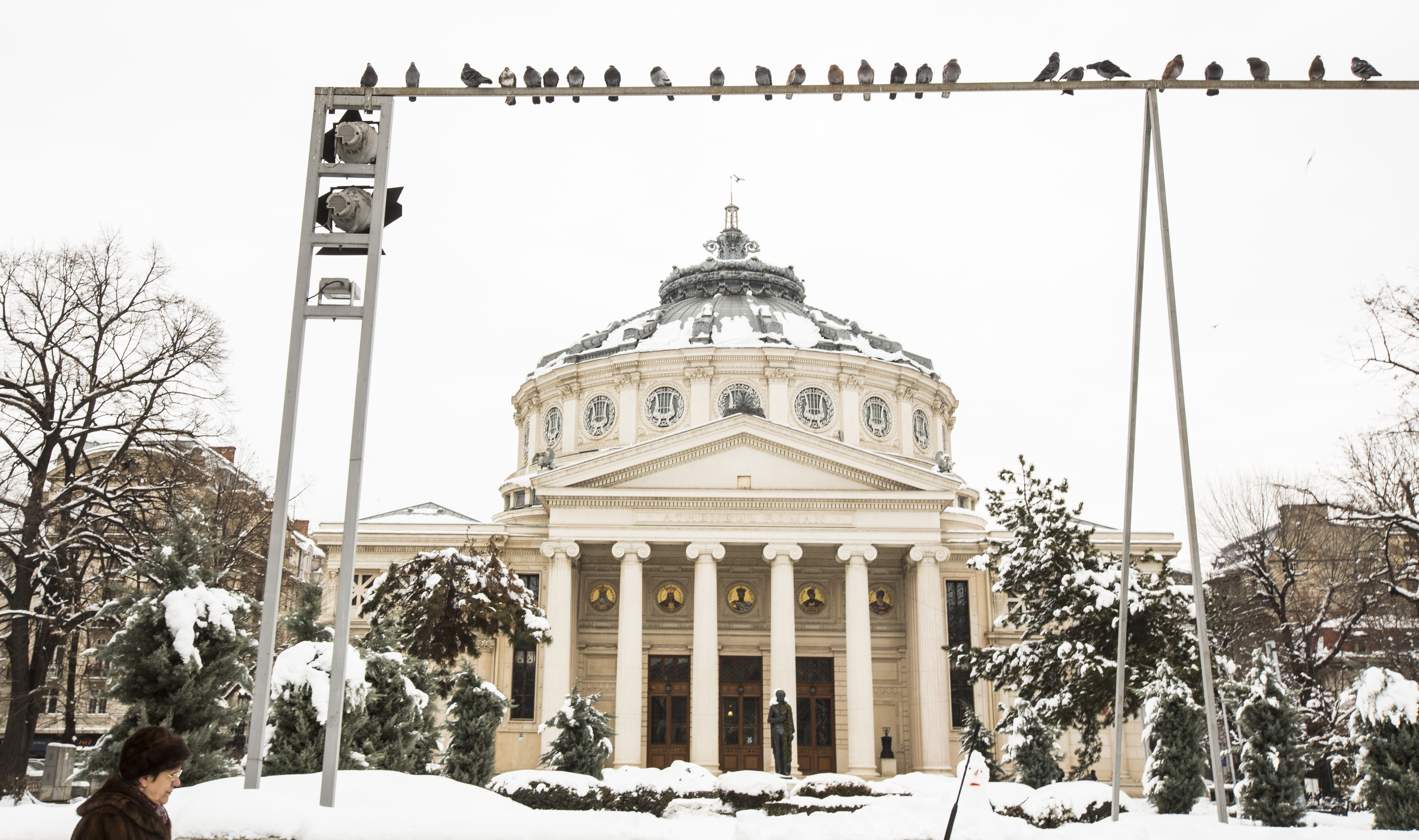 “Destination Bucharest” The best city squares to take holiday photos