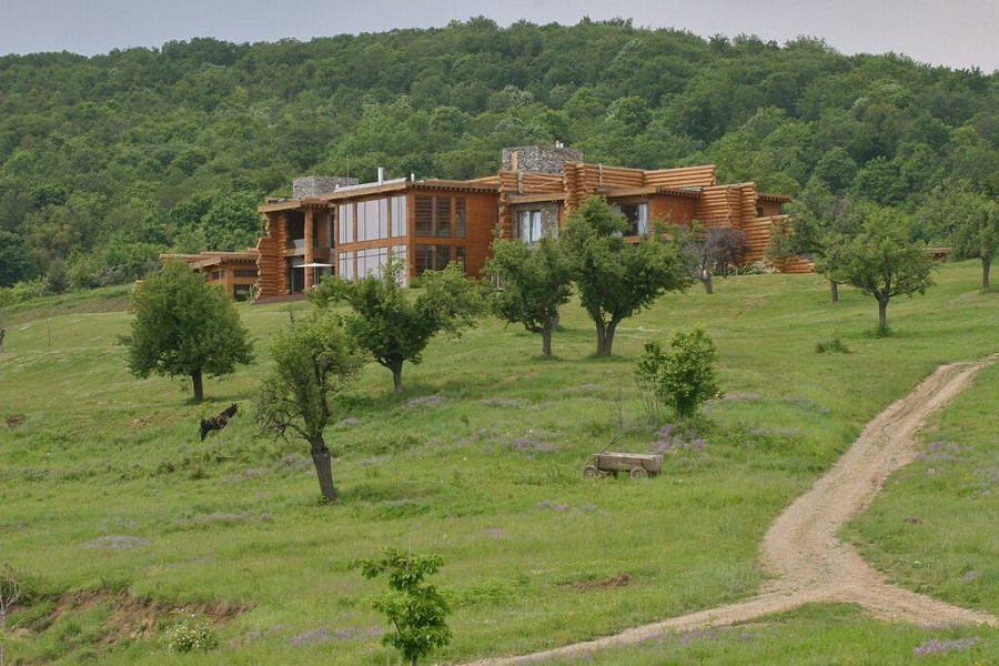 French millionaire sells his holiday estate in Romania for EUR 2.5 mln