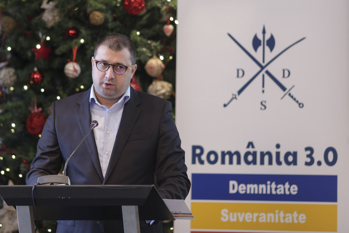 Un fost ofițer de informații român fugitiv se predă poliției italiene Un fost ofițer de informații român fugitiv se predă poliției italiene