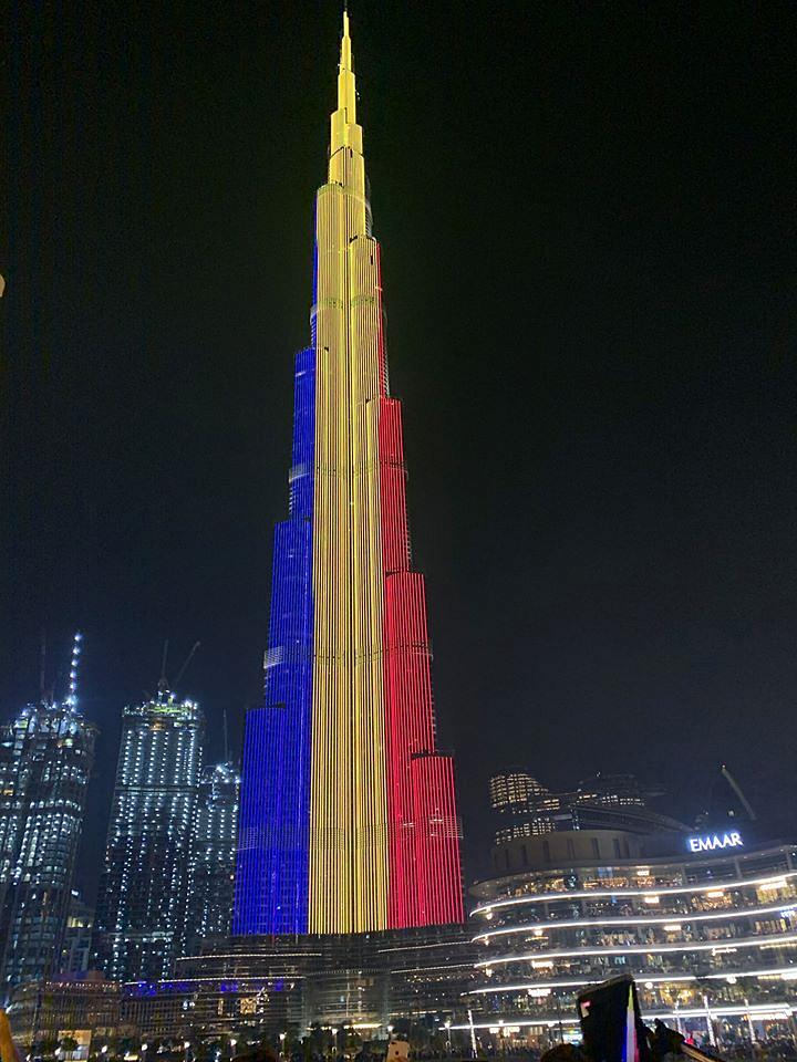 World S Tallest Building Lights Up In The Colors Of Romania S Flag