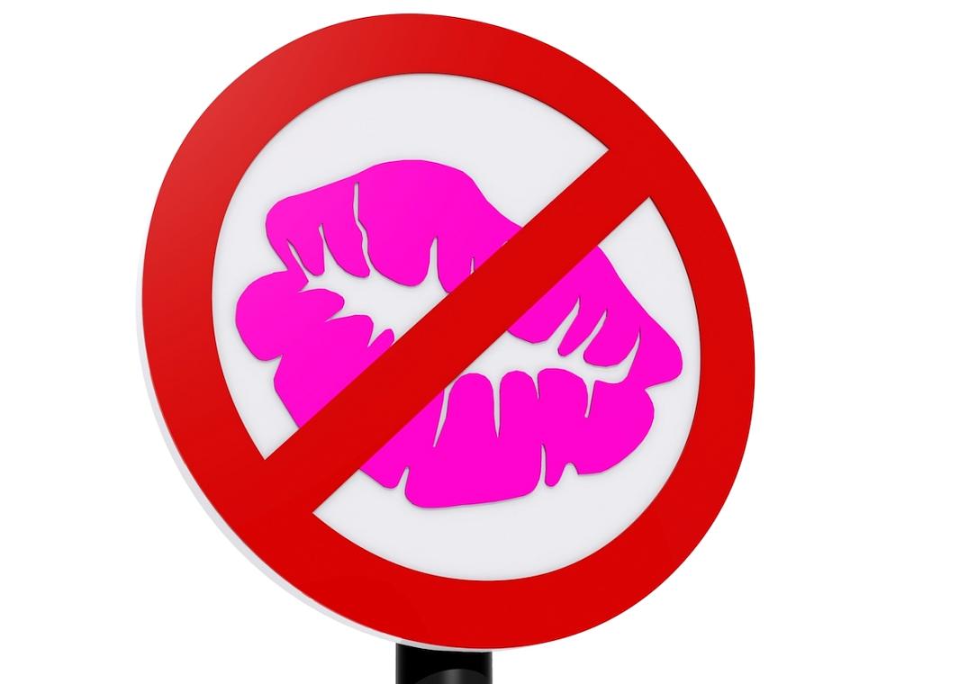 Romanians Vs Coronavirus No More Kissing Women Or Icons At
