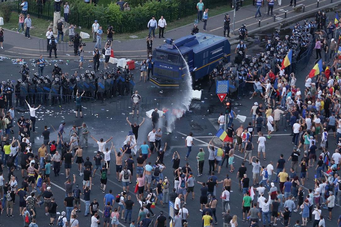Still Know What You Did Last Summer Romanian Diaspora Back To Protest In Bucharest One Year After Gendarmes Violent Intervention Business Review