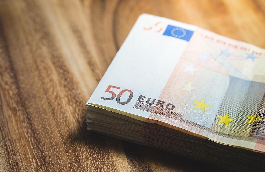 Romania S Currency Weakens To Record Low Versus The Euro Romania Insider