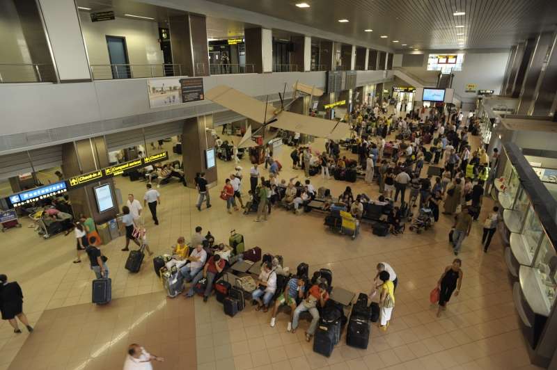 Record traffic on Bucharest airports Romania Insider